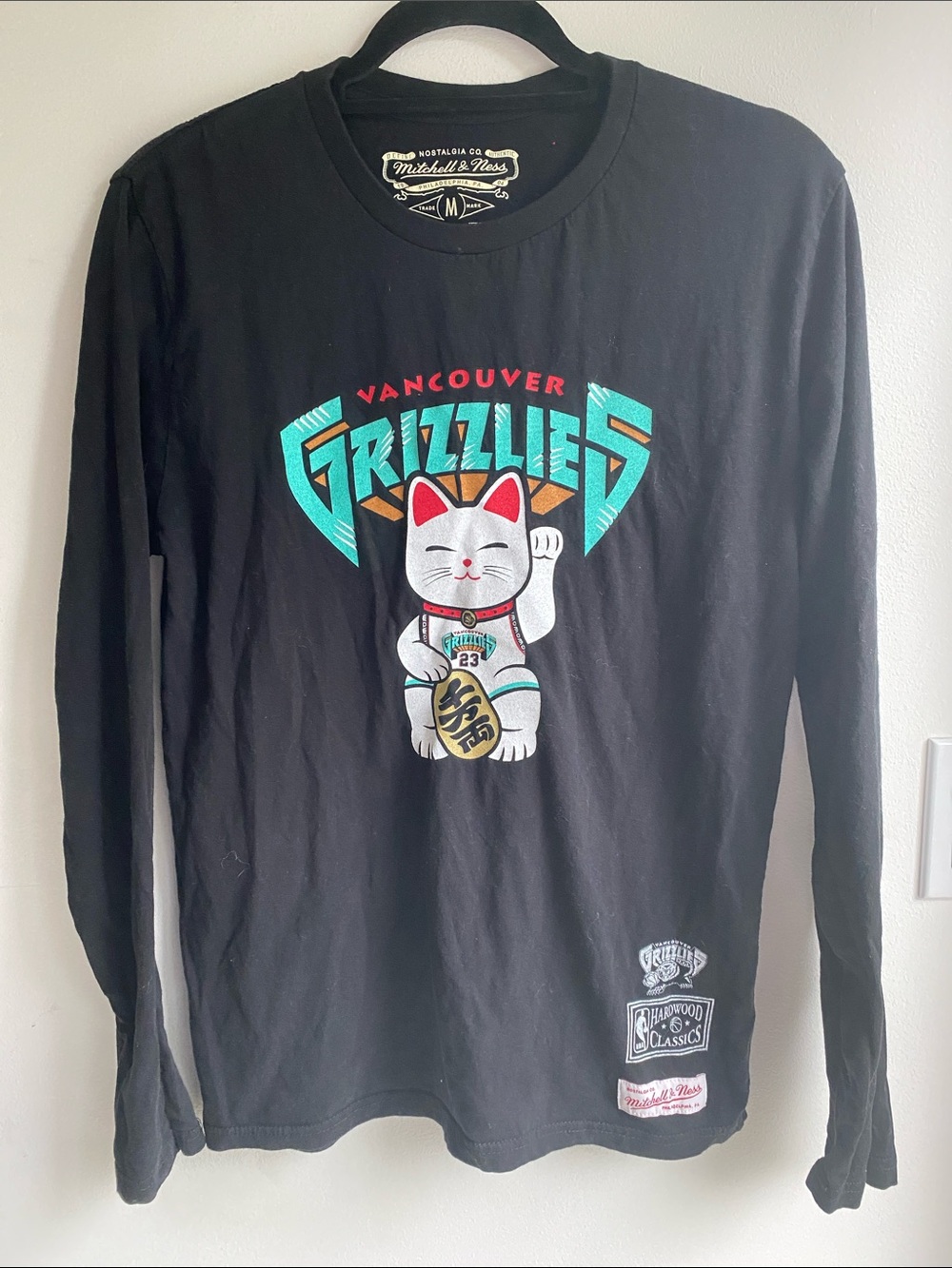 Vancouver Grizzlies Happy Cat Mitchell & Ness Long Sleeved Shirt Medium